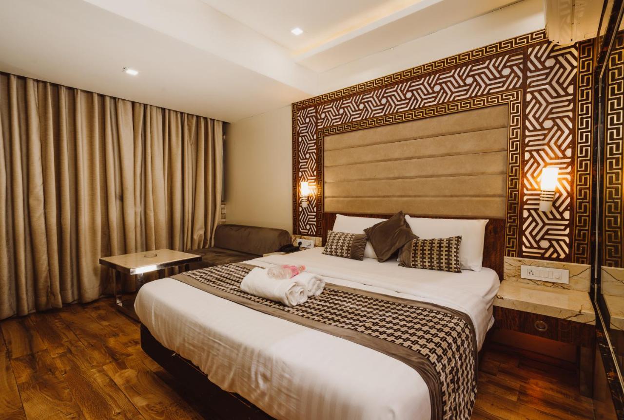 The Deep Hotel Kanpur Exterior foto
